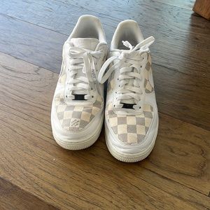 NotGeeks - LOUIS VUITTON X NIKE Custom AF1 - Men’s 8, Women’s 10 Brand: NotGeeks